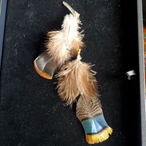 Teenagers feather hair clip.